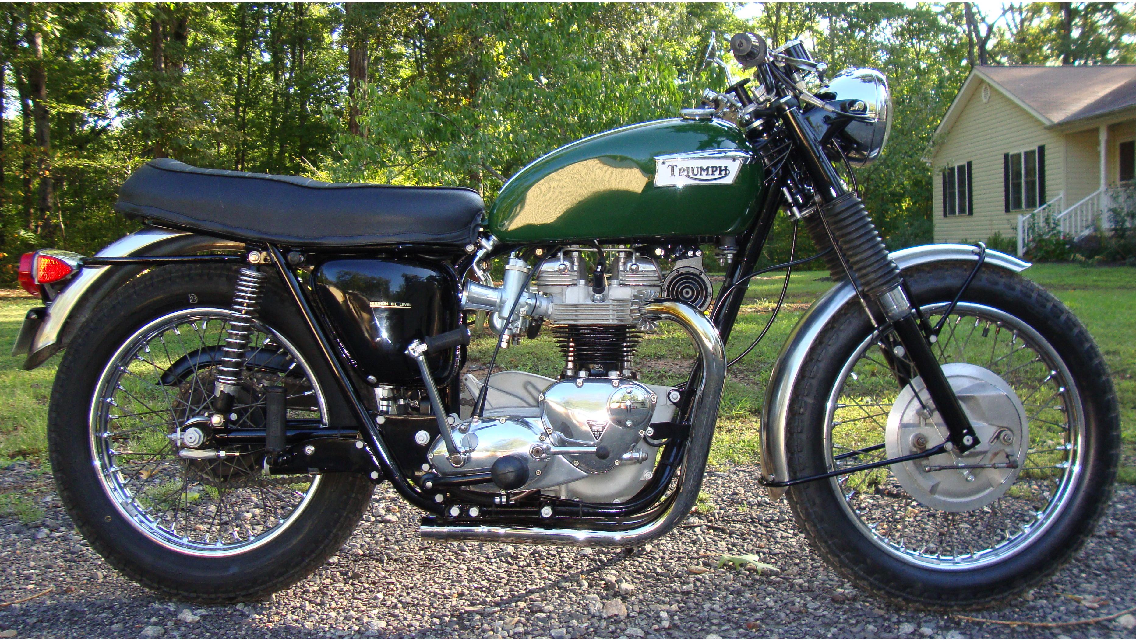 1967 Triumph Bonneville T120R rcycle.com